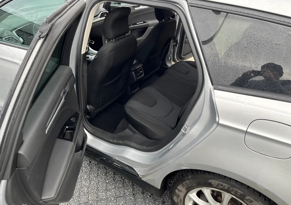 Ford Mondeo cena 56900 przebieg: 231000, rok produkcji 2016 z Poznań małe 79